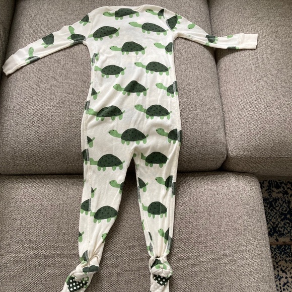 Turtle print Hanna Anderson 2T footed pajamas - Picture 2 of 3